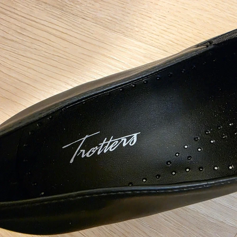 Trotters Black Leather Square Toe Slip On Loafer Block Heel Size 10.5M Shoes - Picture 7 of 8